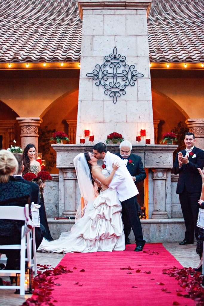 Red-Black-Gold-Wedding-Villa-Siena (17)