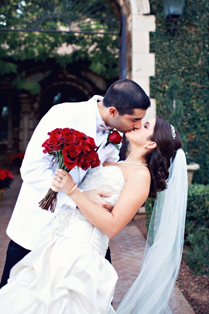 Red-Black-Gold-Wedding-Villa-Siena (26)