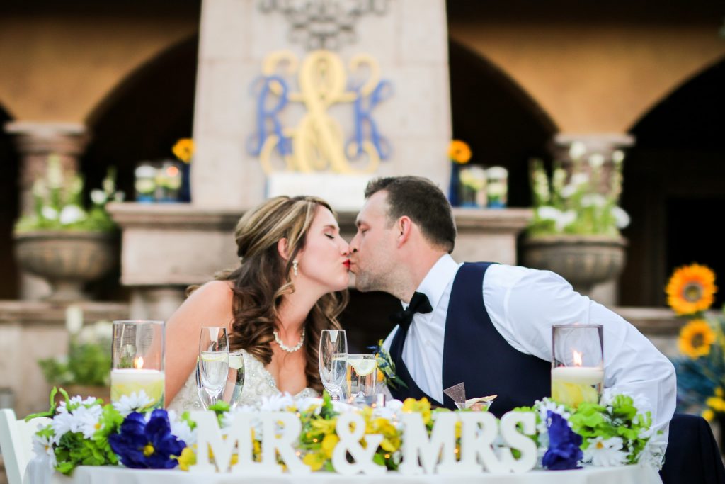 yellow-blue-wedding-villa-siena-27