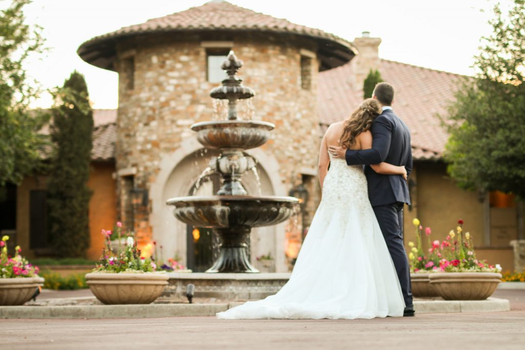 yellow-blue-wedding-villa-siena-28